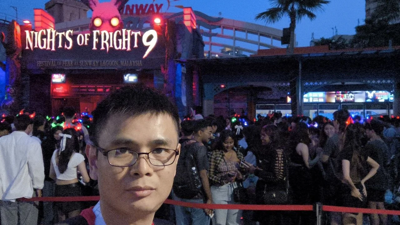 Personal selfie in front of the Nights of Fright 9 crowd at Sunway Lagoon