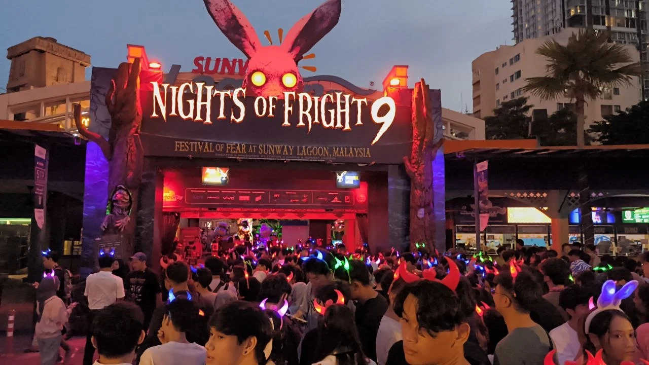 Festival entrance crowd at Nights of Fright 9 in Sunway Lagoon Malaysia
